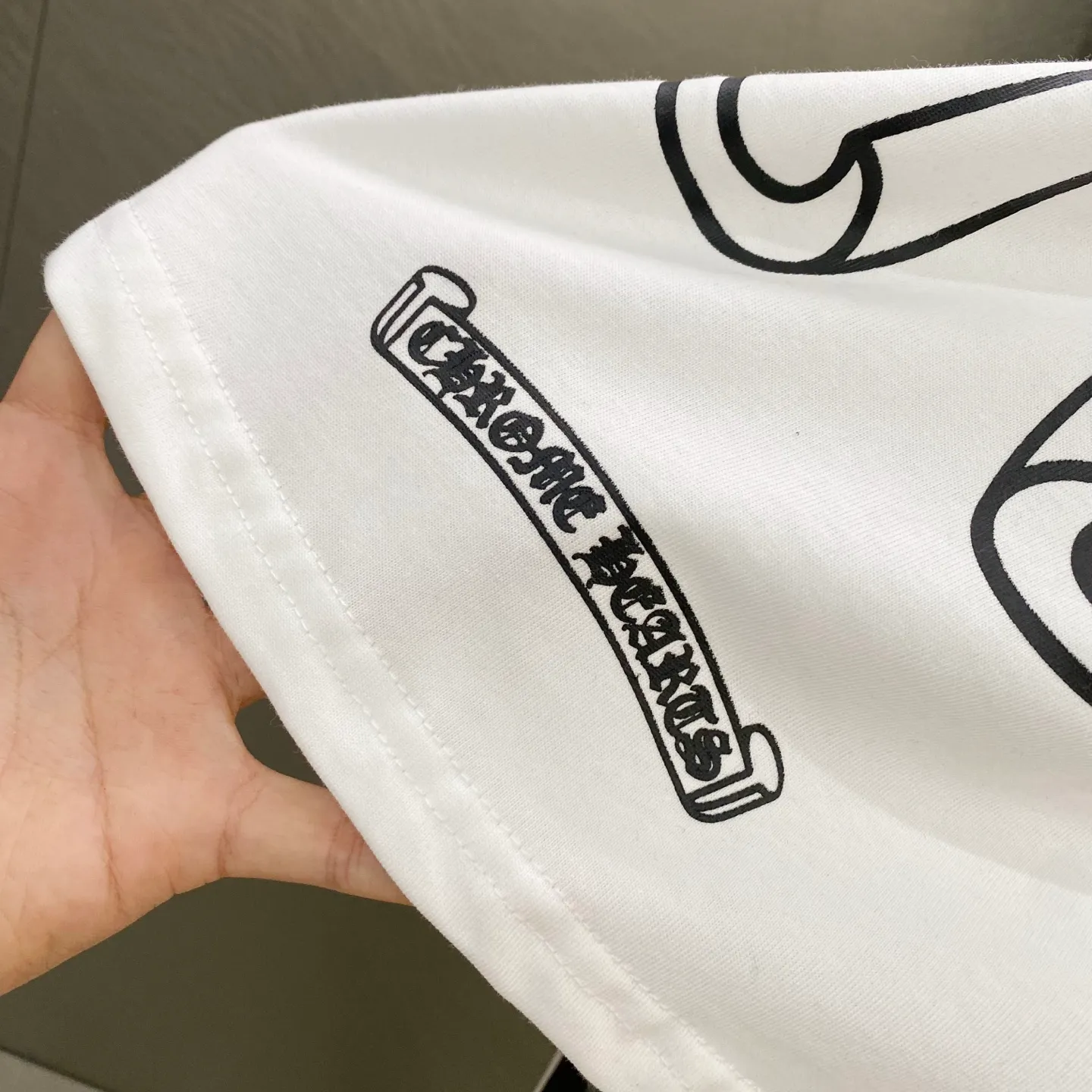 P160 Chrome Hearts/CH Chrome Hearts Sanskrit horseshoe spliced ​​foam letter printing popular long-sleeved T-shirt 280g high weight pure cotton fabric full set of accessories -Colour: white and black -Size: S M L XL